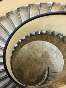 #theworldneedsmorespiralstaircases: uma das escadas da Caixa Cultural Rio / Foto de Carla Lencastre 